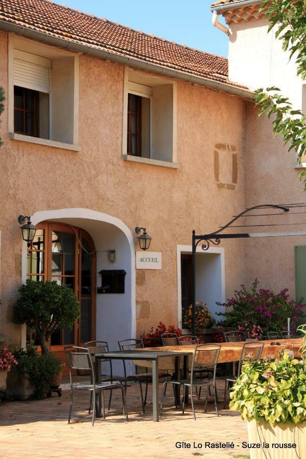 Lo Rastelie Bed and Breakfast Suze-la-Rousse Buitenkant foto